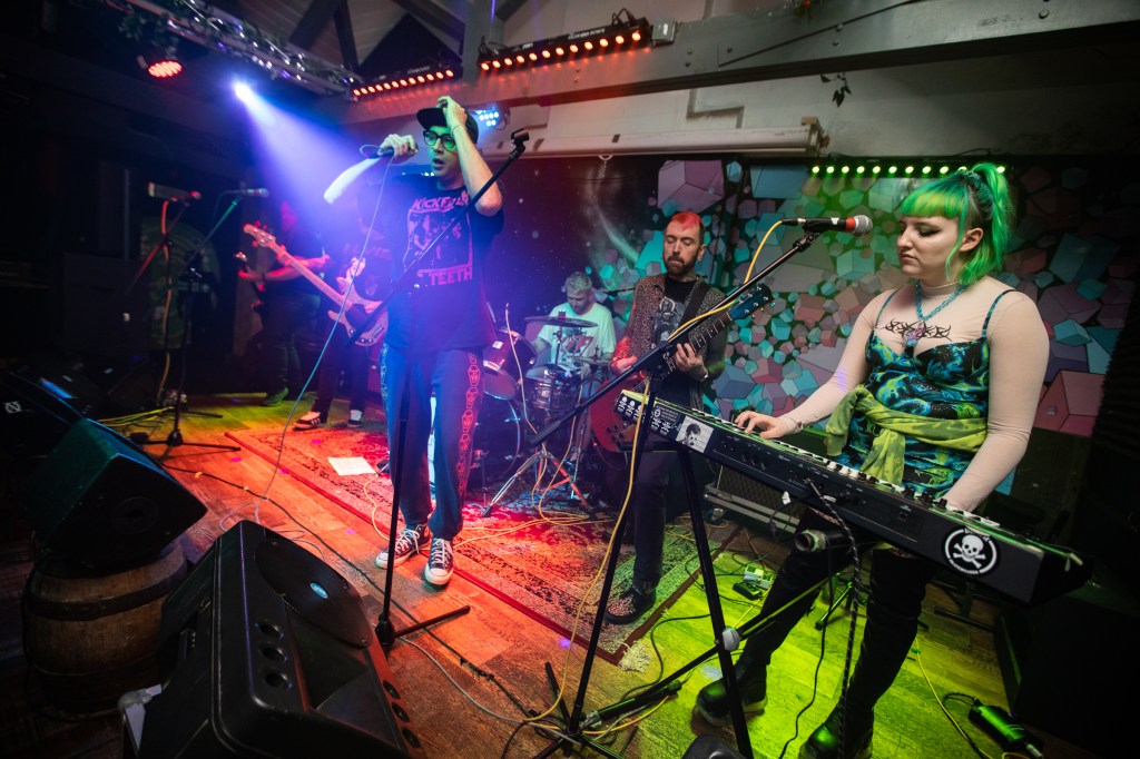 Review/Gallery: Wonk Unit, Greebo, Junodef – Three Wise Monkeys, 17th March&nbsp;2023